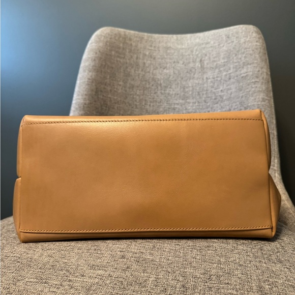 Madewell Medium Essentials Leather East/West Tote in Carved Wood - Picture 5 of 6